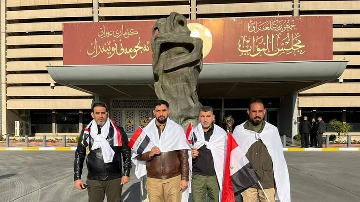 بالفيديو.. نواب عراقيون يشاركون في أول جلسة للبرلمان بأكفان الموتى