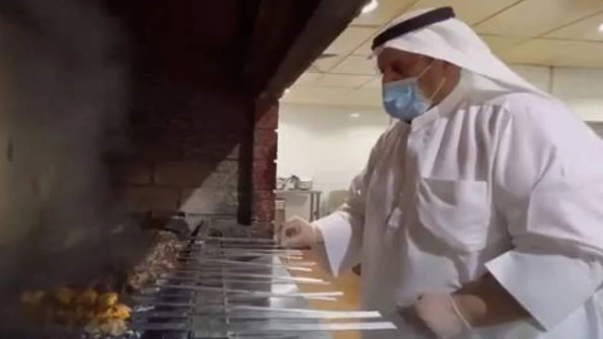 من فرد أمن إلى صاحب سلسلة مطاعم.. قصة مواطن حقق حلمه بمساعدة زوجته