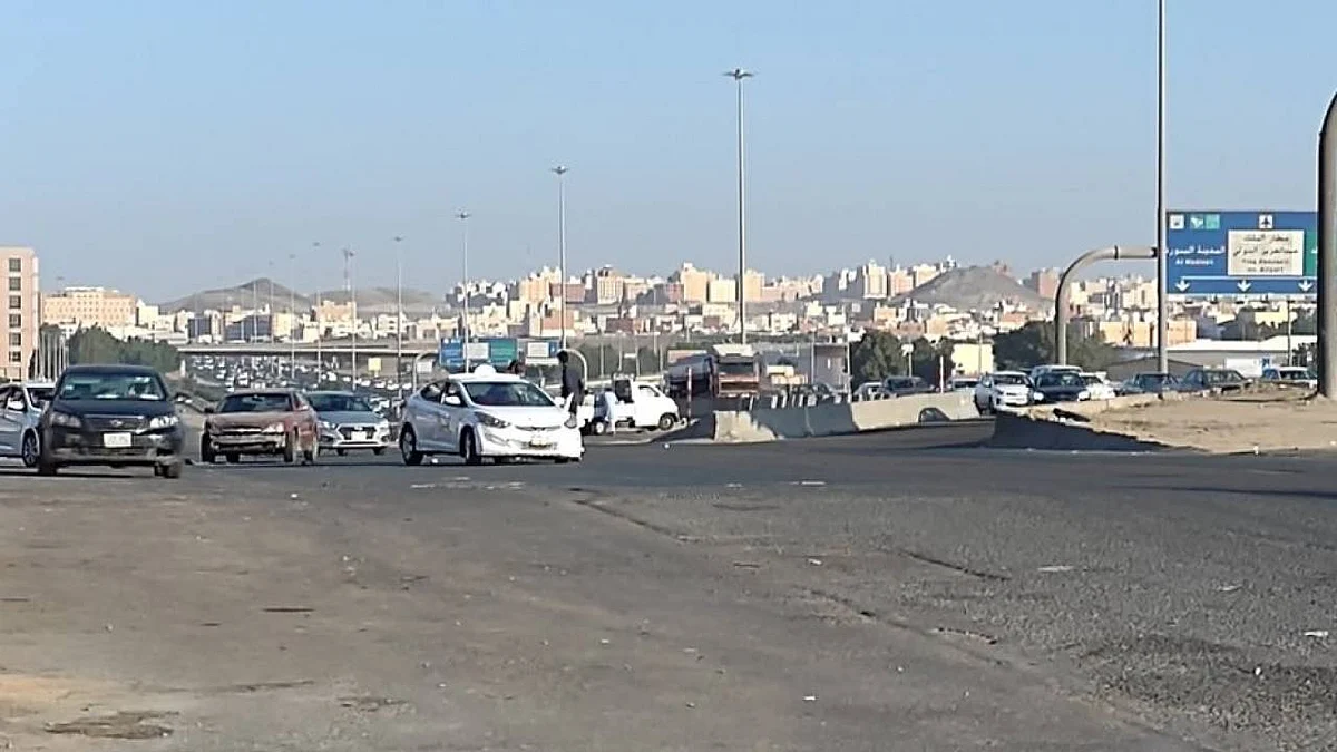 حادث مروري بحي الروابي بجدة بسبب انعدام «المطبات».. و«المرور» يتفاعل