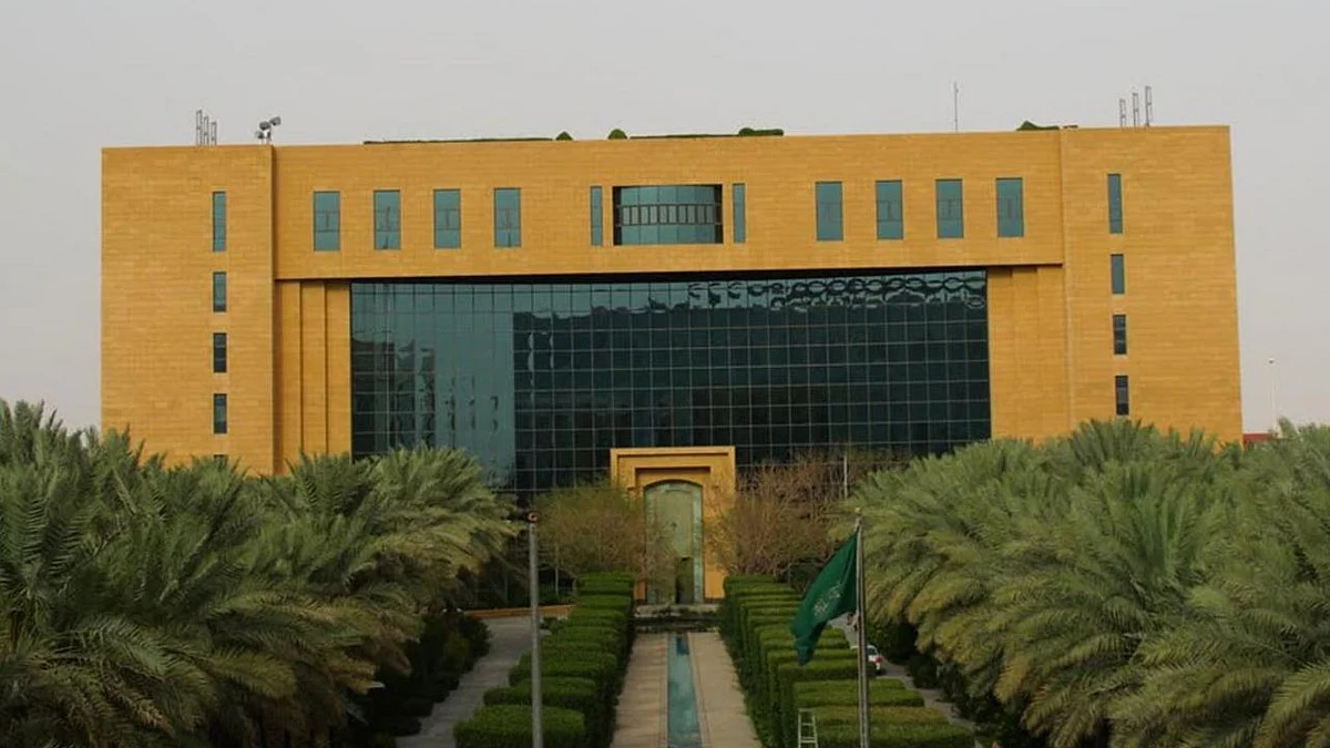 غرامة تصل إلى 1000 ريال لترك الملابس دون تغطية في محلات الغسيل