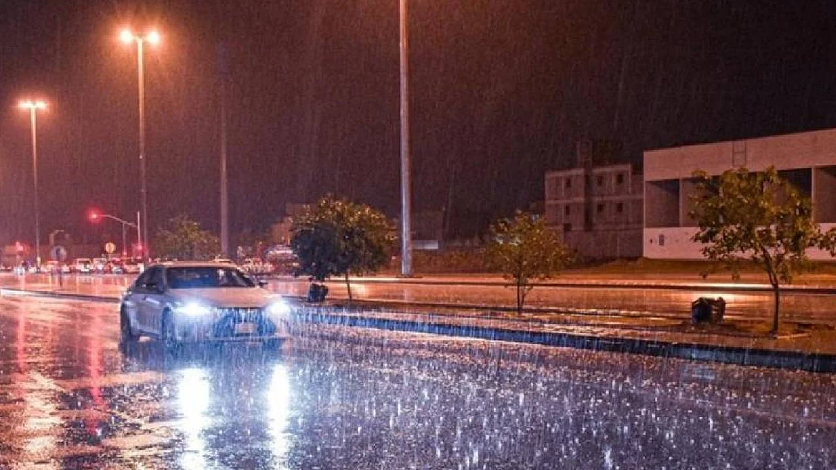 بالفيديو.. أمطار غزيرة على الرياض