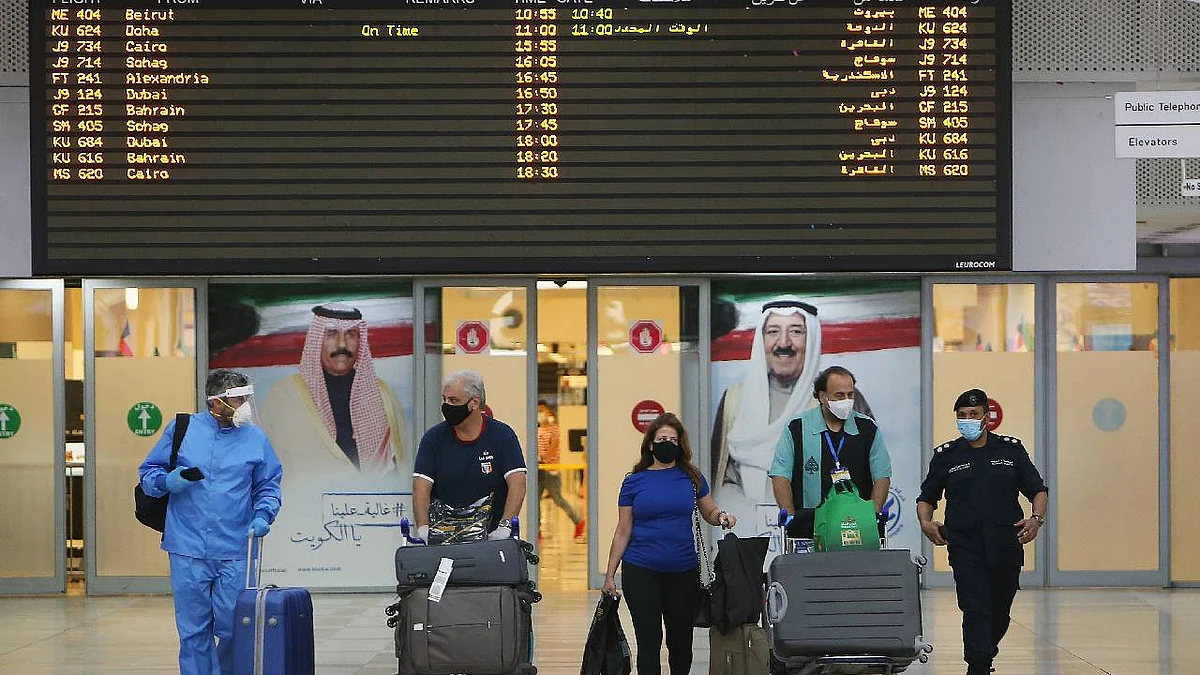 الكويت تبدأ السماح بدخول مصابي كورونا من المطعمين.. بشرط