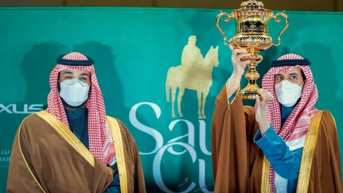 بالفيديو.. ماذا قال الأمير سعود بن سلمان بعد التتويج بأغلى الكؤوس؟