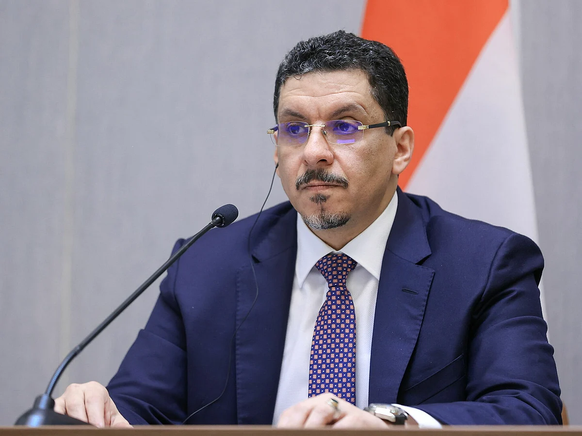 وزير الخارجية اليمني يؤكد التزام حكومته بتنفيذ بنود الهدنة دون انتقائية