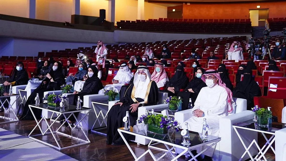 وزير التعليم خلال تسليم جوائز الأميرة نورة للتميّز النسائي