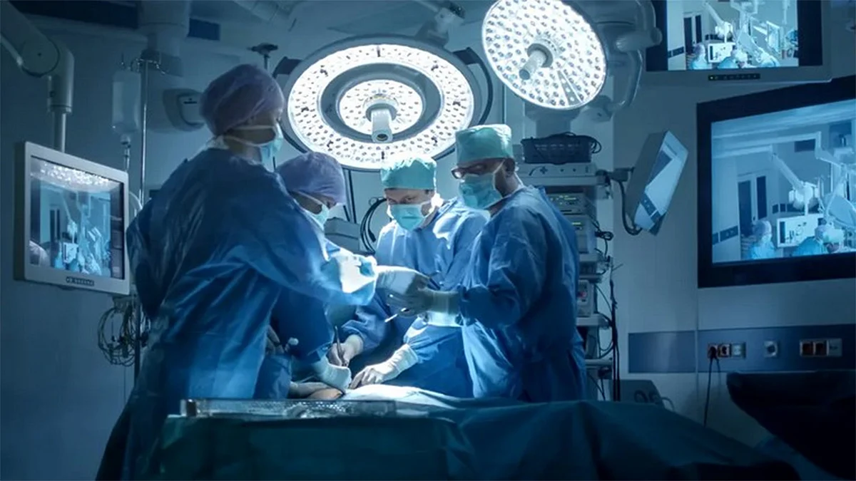 فريق طبي ينجح في استخراج إبرة خياطة من معدة مريضة في بريدة