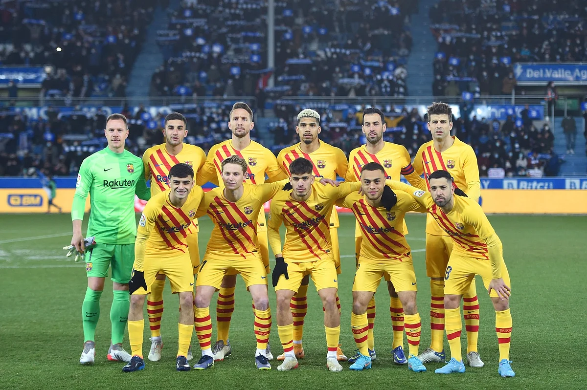 برشلونة يعرض مدافعه على أرسنال لضمه في الصيف