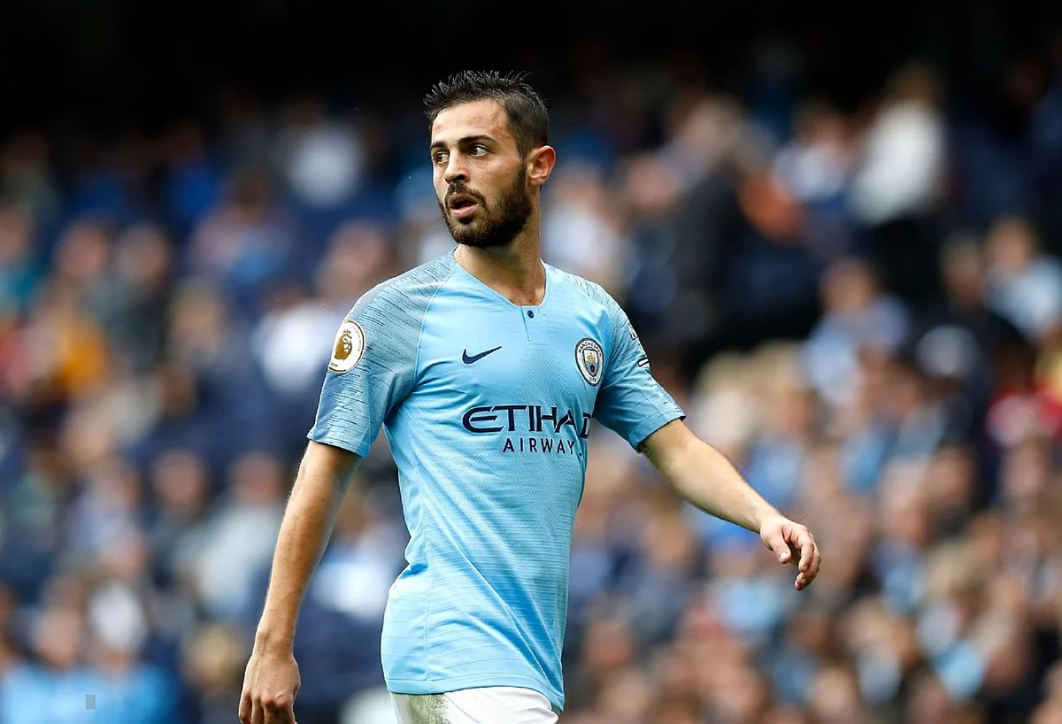 برشلونة يعرض لاعبه على مانشستر سيتي للحصول على خدمات سيلفا