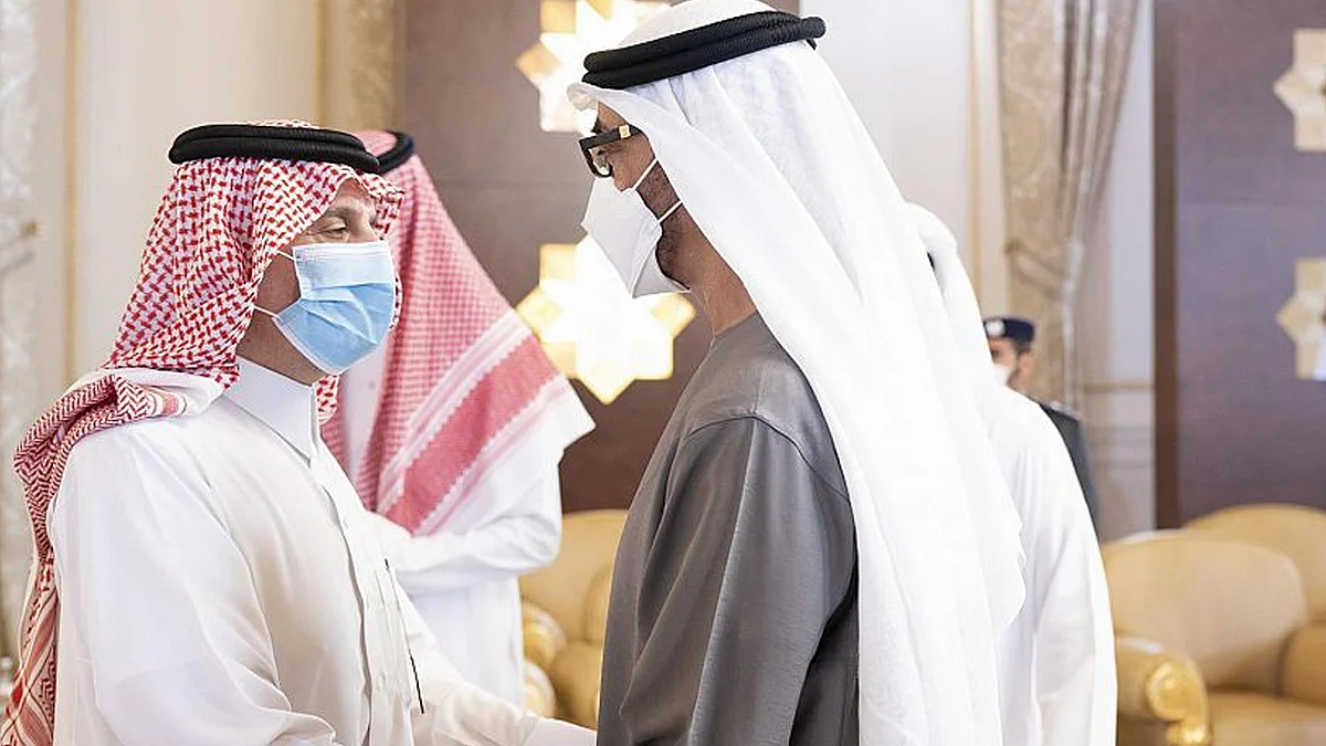 رئيس الإمارات يستقبل عددًا من أمراء المملكة الذين قدموا التعازي في وفاة الشيخ خليفة بن زايد
