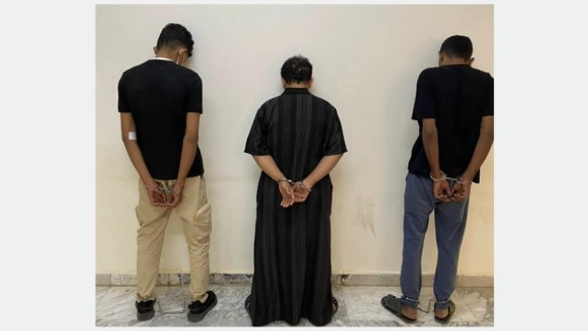 الإطاحة بـ3 مواطنين في البكيرية سلبوا مبلغًا ماليًا من محل تجاري