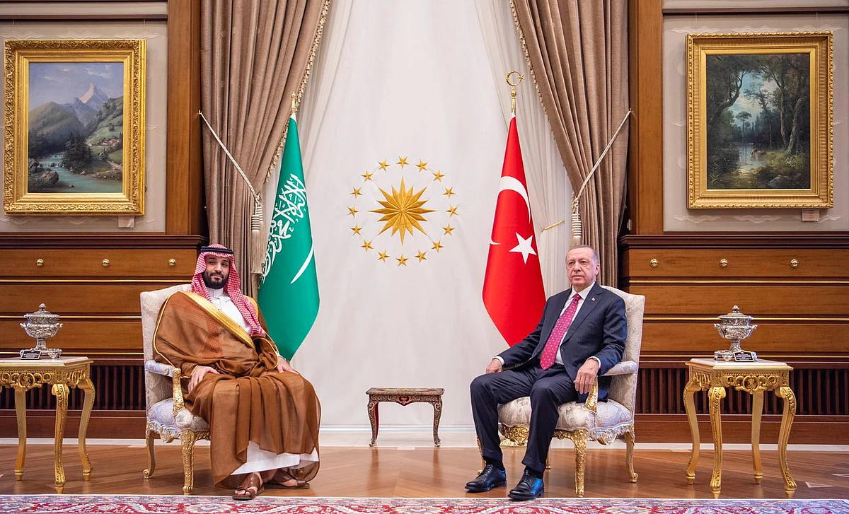 ولي العهد والرئيس التركي يستعرضان العلاقات الثنائية وأوجه التعاون المشترك