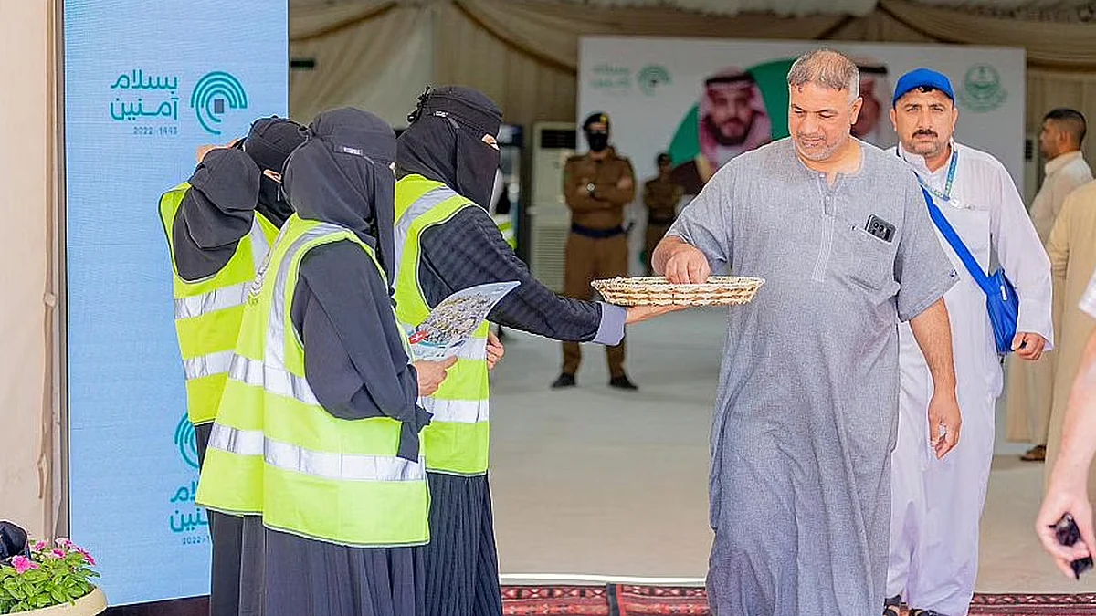 1400 حاج عراقي يعبرون منفذ جديدة عرعر البري