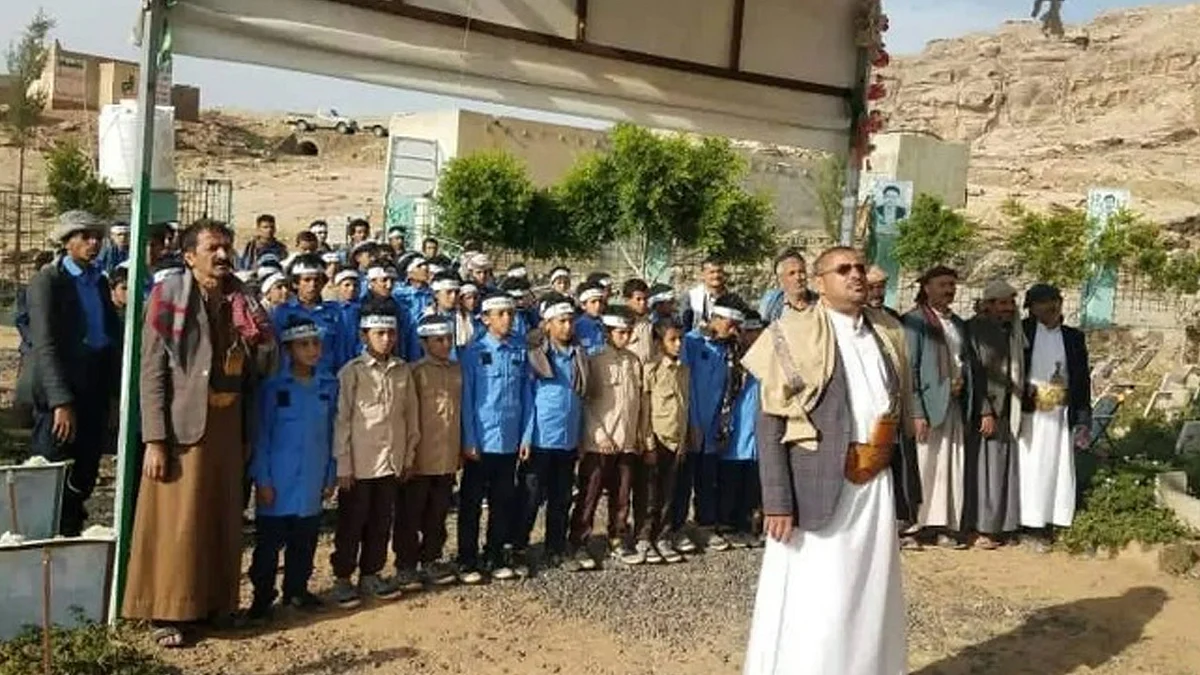 جريمة مركّبة.. الحوثيون يستغلون أموال المساعدات لتجنيد الأطفال