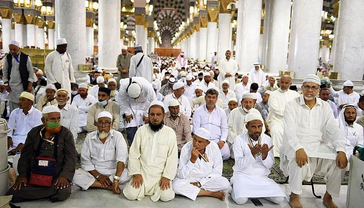 وصول حجاج إلى المدينة المنورة