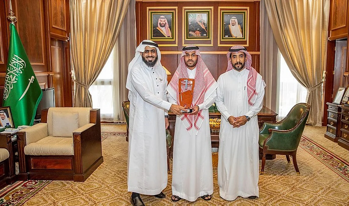 نائب أمير حائل يدعم بطل الراليات منيف السلماني قبل معترك «الشرق الأوسط»