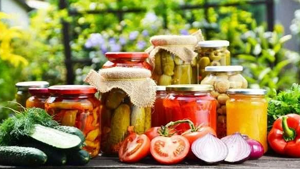 يرفع خطر الإصابة بالسرطان وارتفاع ضغط الدم.. 5 أضرار لتناول المخلل