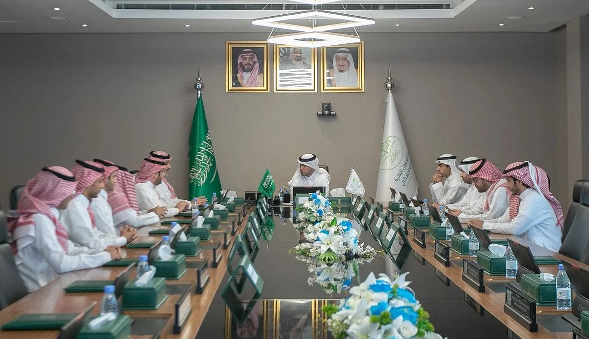 الحقيل يدشن "العقود النموذجية" لخدمة القطاع الهندسي