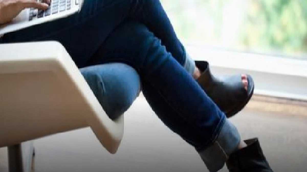 أضرار وضع الساق على الأخرى