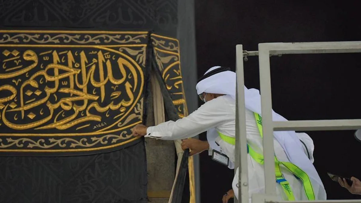 استبدال كسوة الكعبة