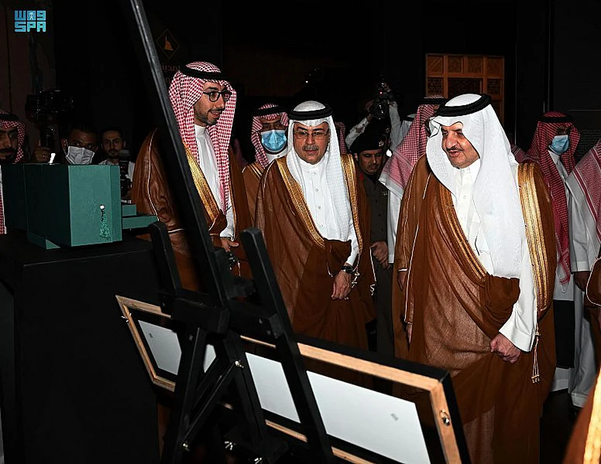 أمير الشرقية يفتتحُ معرضَ «الهجرة على خطى الرسول» في مركز «إثراء»