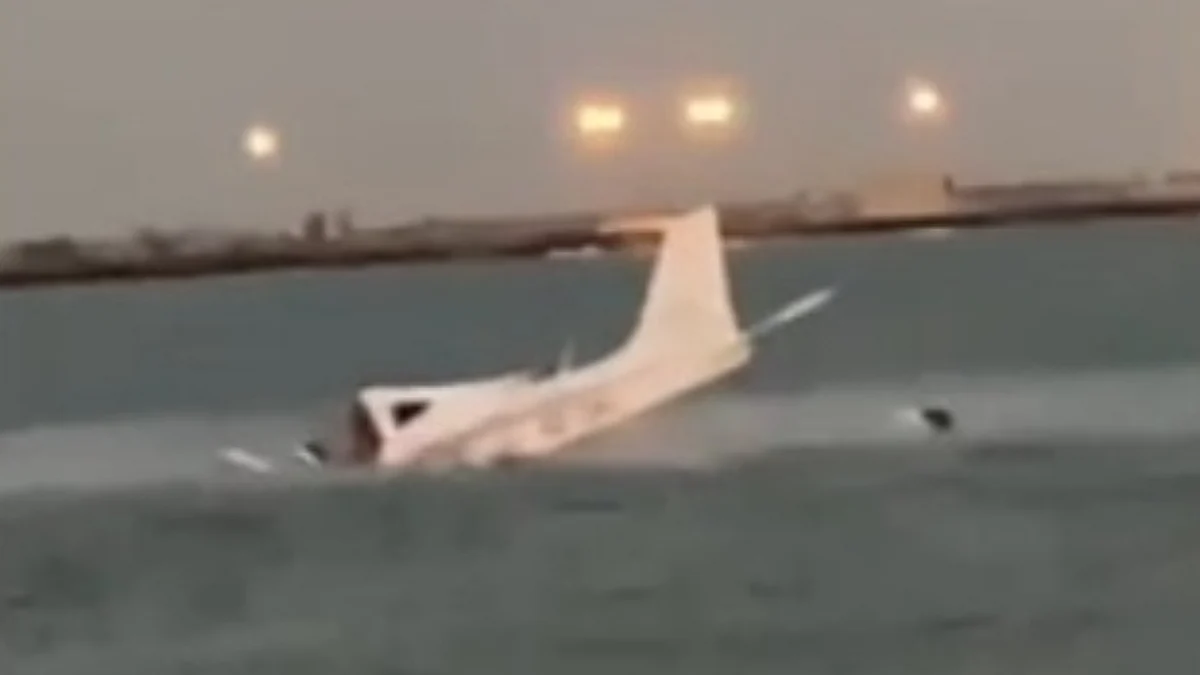 حادث سقوط طائرة