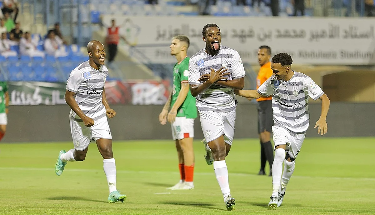 الطائي يخطف فوزًا صعبًا أمام الاتفاق في دوري المحترفين السعودي