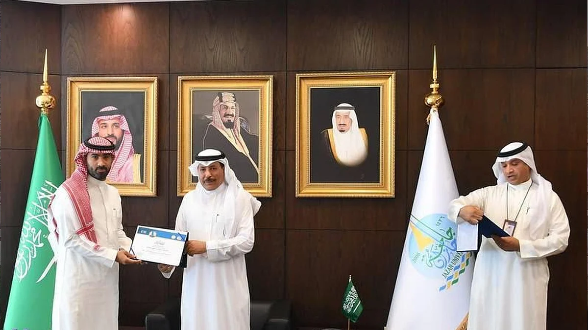 بالصور.. رئيس جامعة جازان يُكرم أعضاء لجنة القبول ويشيد بجهودهم المتميزة