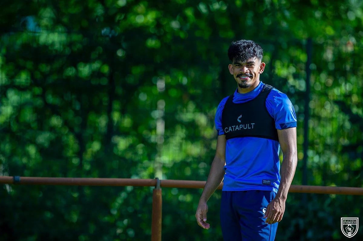سعد الناصر يغادر معسكر التعاون في هولندا لينضم للأخضر الأولمبي
