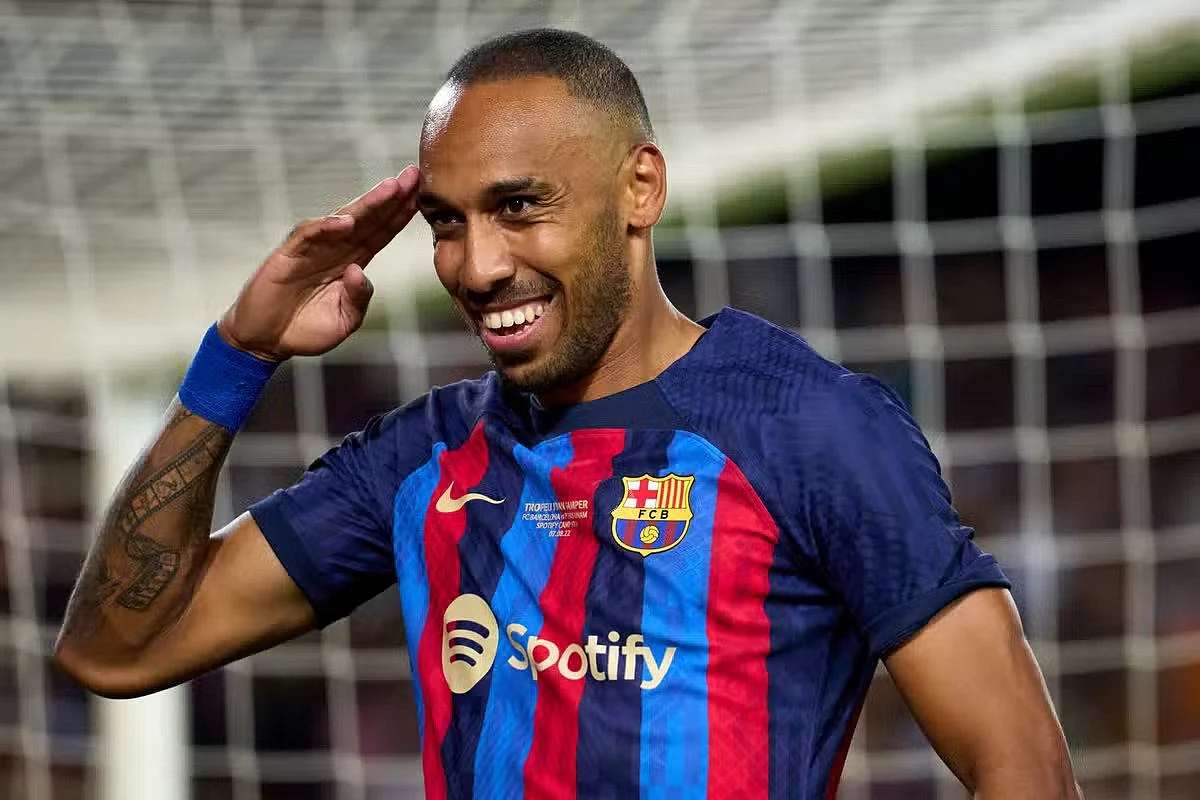 تشيلسي يجهز عرضًا جديدًا لضم أوباميانج من برشلونة