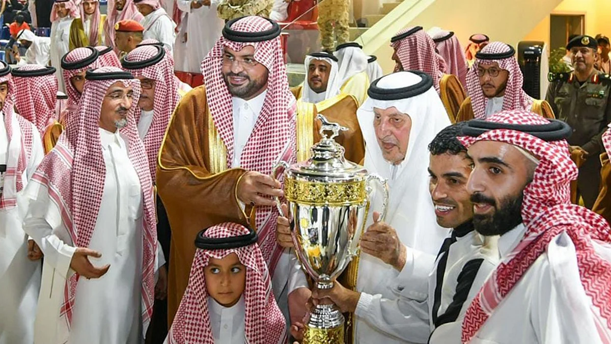 أمير مكة يتوّج الفائزين بكؤوس الملك فيصل وعكاظ والأمير عبدالله الفيصل