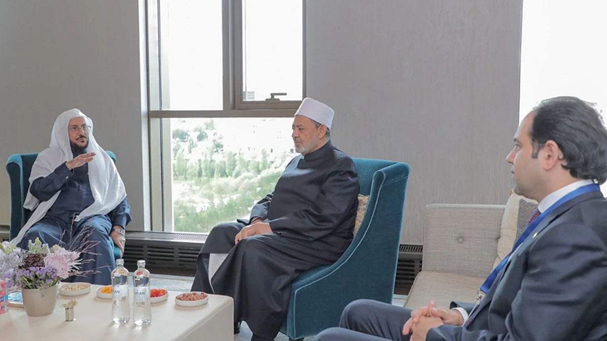 وزير الشؤون الإسلامية يلتقي شيخ الأزهر على هامش مؤتمر زعماء الأديان العالمية بكازاخستان