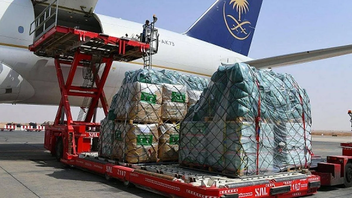 وصول الطائرة السعودية الثانية لإغاثة متضرري الفيضانات في باكستان