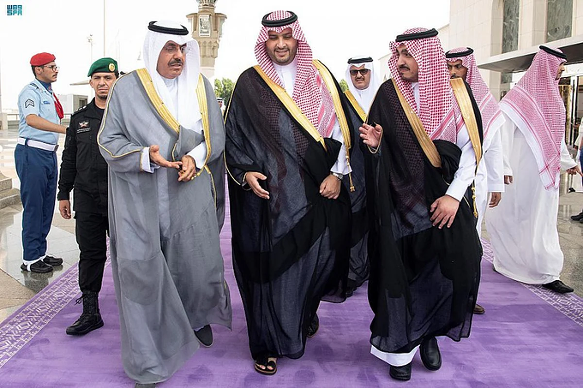 رئيس الوزراء الكويتي يغادر جدة