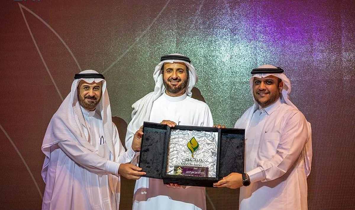 وزير الحج والعمرة يكرم الخطوط السعودية