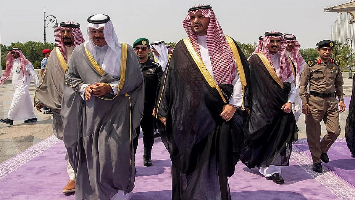 الشيخ أحمد بن نواف الأحمد الصباح يصل إلى جدة