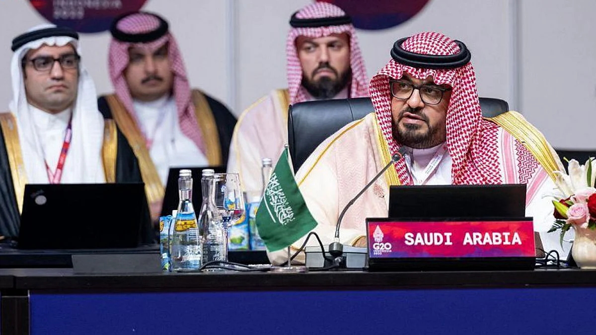 وزير الاقتصاد والتخطيط، فيصل بن فاضل الإبراهيم