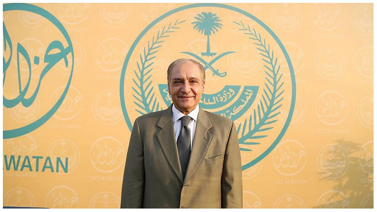 سفير مصر لدى المملكة يزور معرض وزارة الداخلية