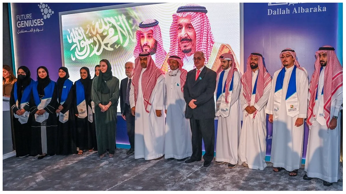 الدفعة الأولى من الطلاب والطالبات المتأهلين لبرنامج «نوابغ المستقبل»