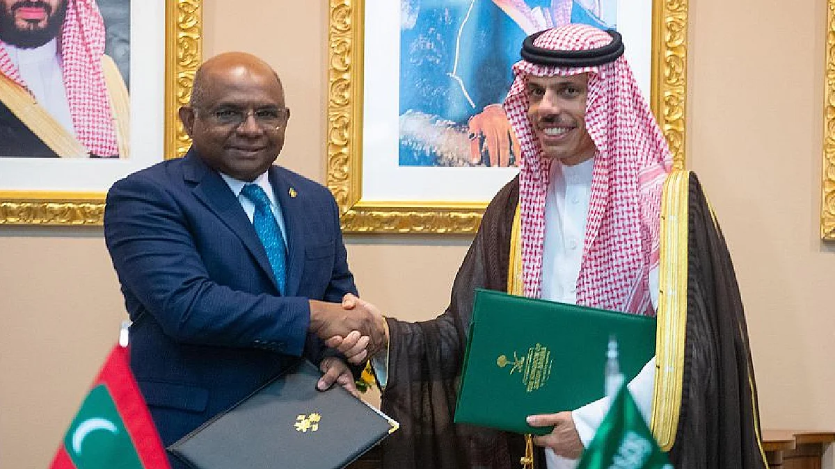 الأمير فيصل بن فرحان يلتقي وزير الخارجية في جمهورية المالديف