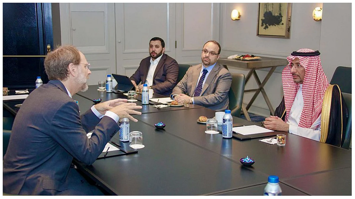 اجتماع وزير الصناعة والثروة المعدنية مع مدير عام هيئة المسح الجيولوجي الأمريكية