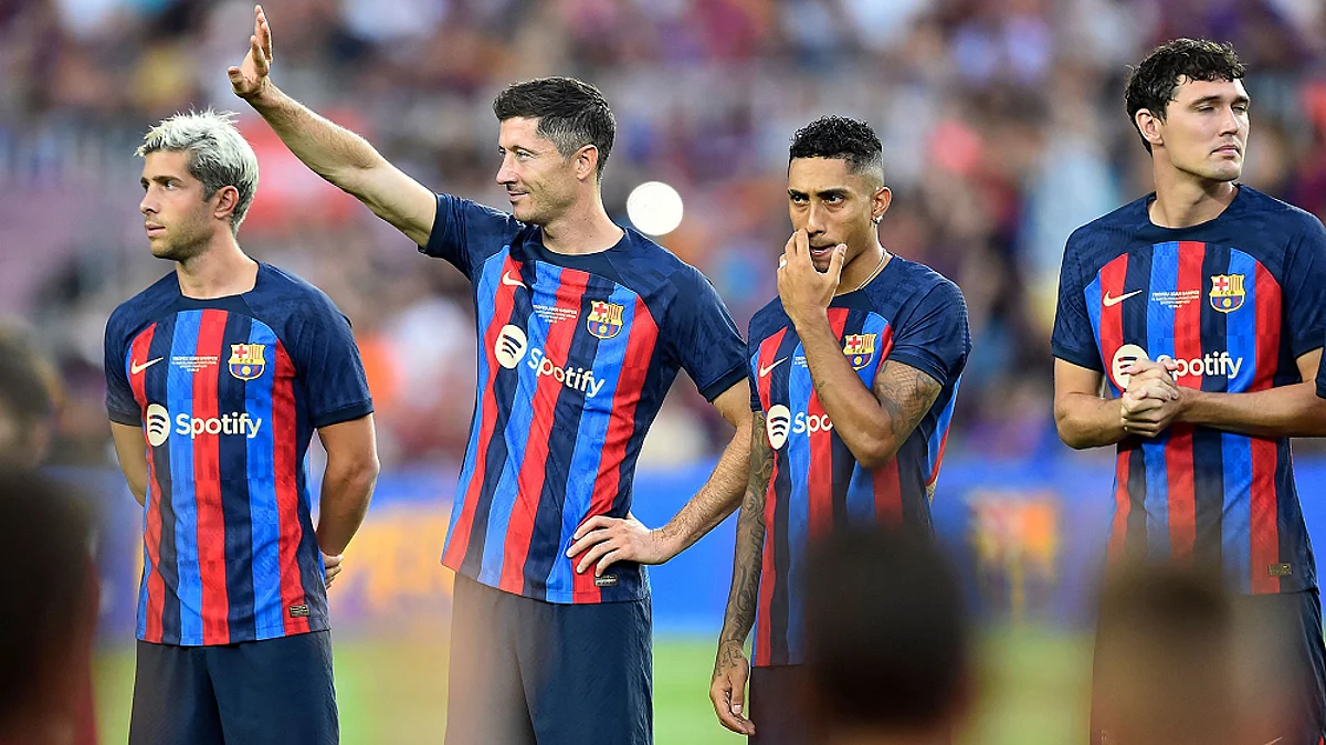 تشافي يعلن قائمة برشلونة لمواجهة بايرن ميونيخ في دوري أبطال أوروبا
