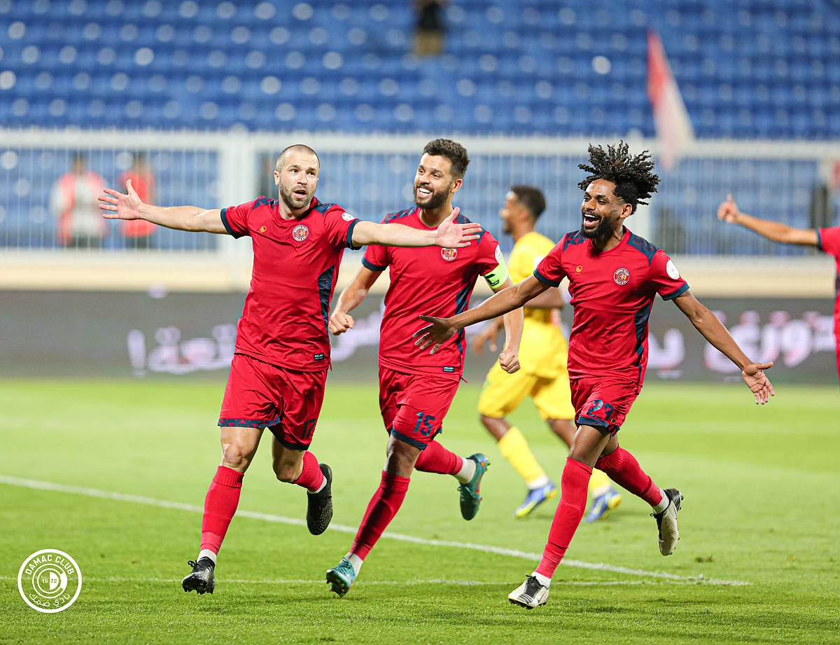 ضمك يخطف فوزًا مثيرًا من الخليج في الدوري السعودي