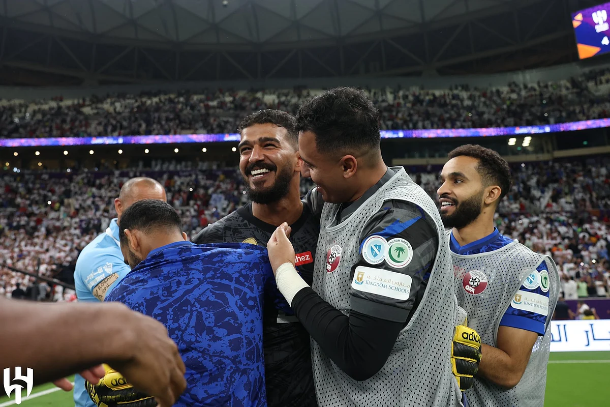 المعيوف يفوز بجائزة أفضل لاعب في مباراة الهلال والزمالك بكأس سوبر لوسيل