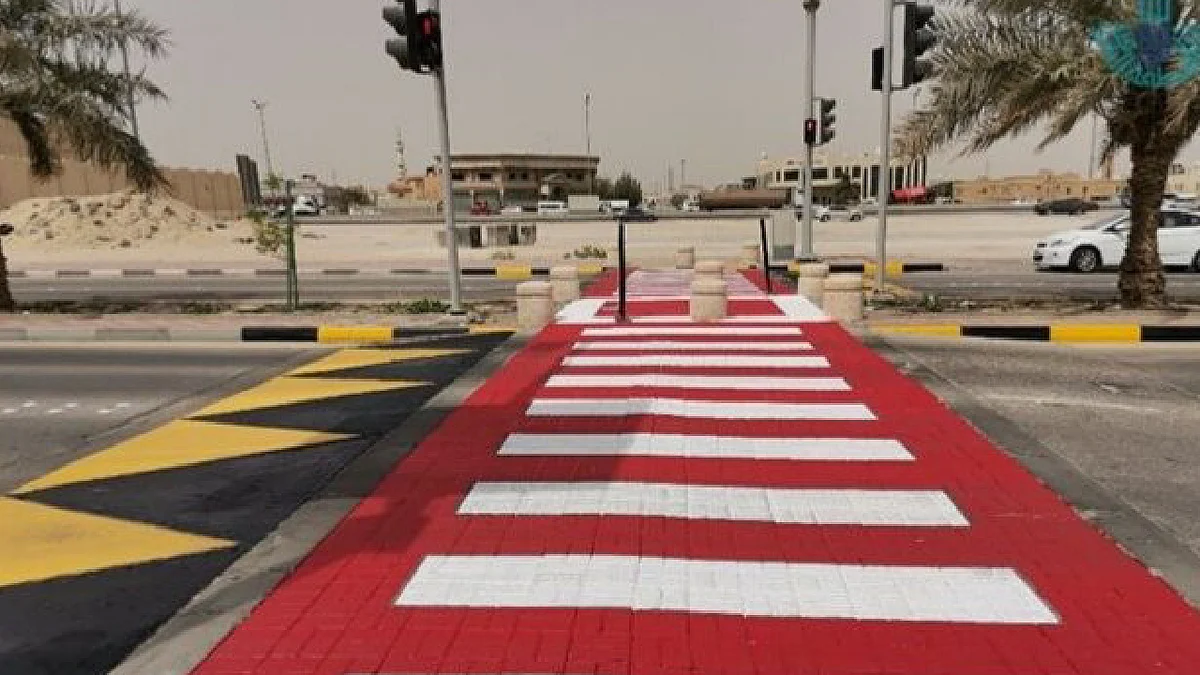 دهان خطوط المشاة وتطوير الإشارات بالشرقية