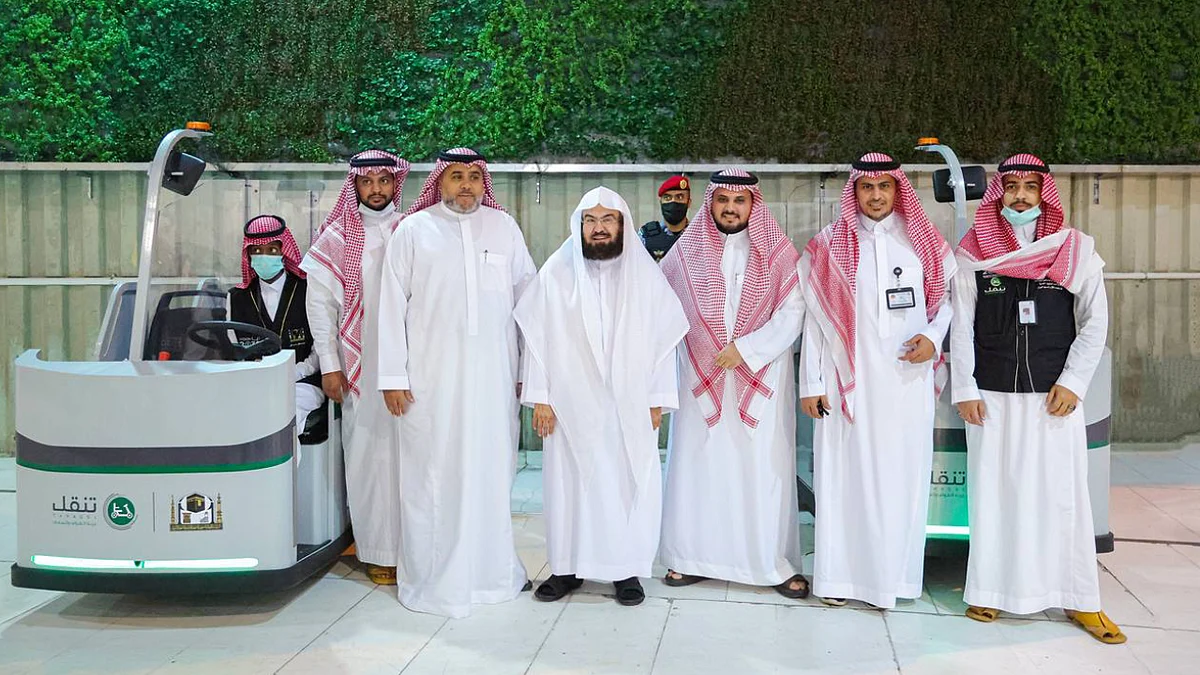 السديس يقف على جاهزية العربات الكهربائية