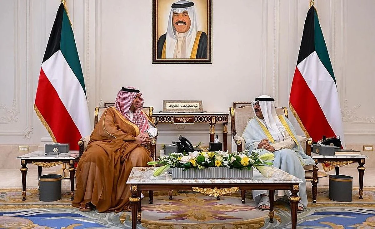 ولي عهد الكويت يستقبل الأمير تركي بن محمد بن فهد