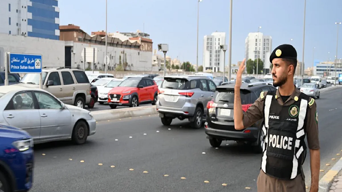 «المرور» يحذّر قائدي المركبات في الحدود الشمالية من تدني الرؤية بسبب الغبار