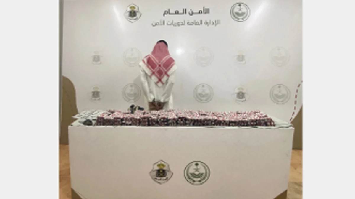 القبض على مواطنين بحوزتهما 11.8 ألف قرص مخدر و52 كيلو من الحشيش في عسير