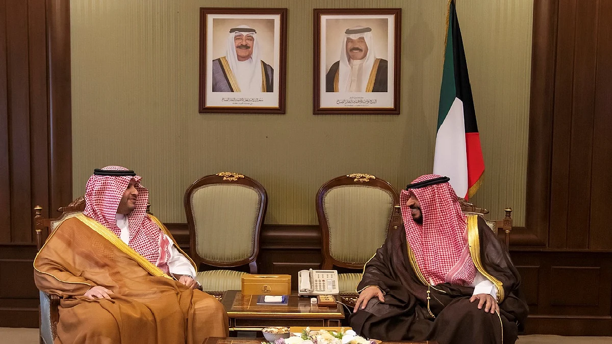 جانب من استقبال وزير الداخلية الكويتي الأمير تركي بن محمد بن فهد