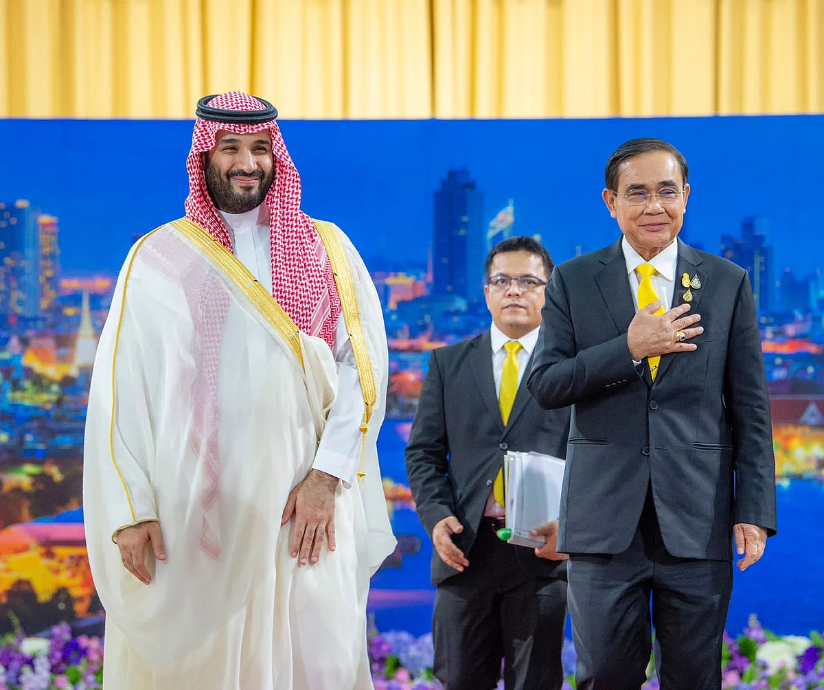 ولي العهد ورئيس وزراء تايلند يشهدان تبادل عدد من مذكرات التفاهم بين البلدين